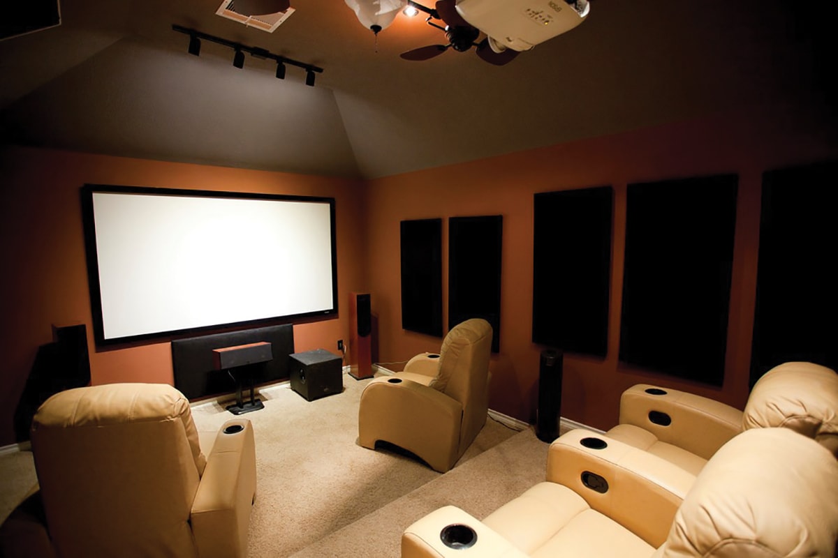 Full_home-theater-setup.jpg